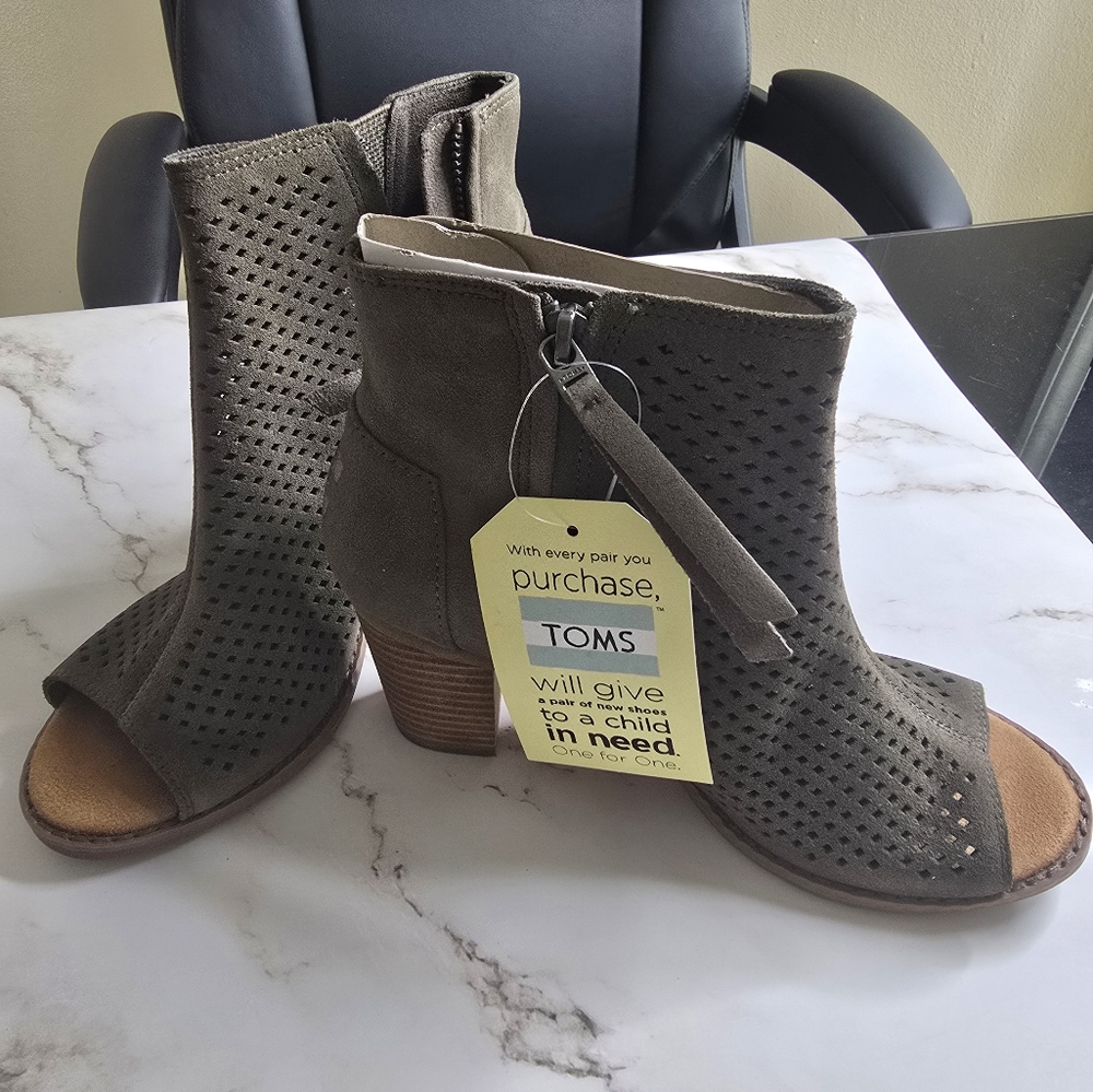 TOMS Women's Perforated Ankle Boots - Gray